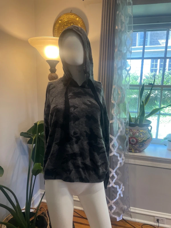 Aqua 100% Cashmere Charcoal Camo Hoodie Size Large - Image 2