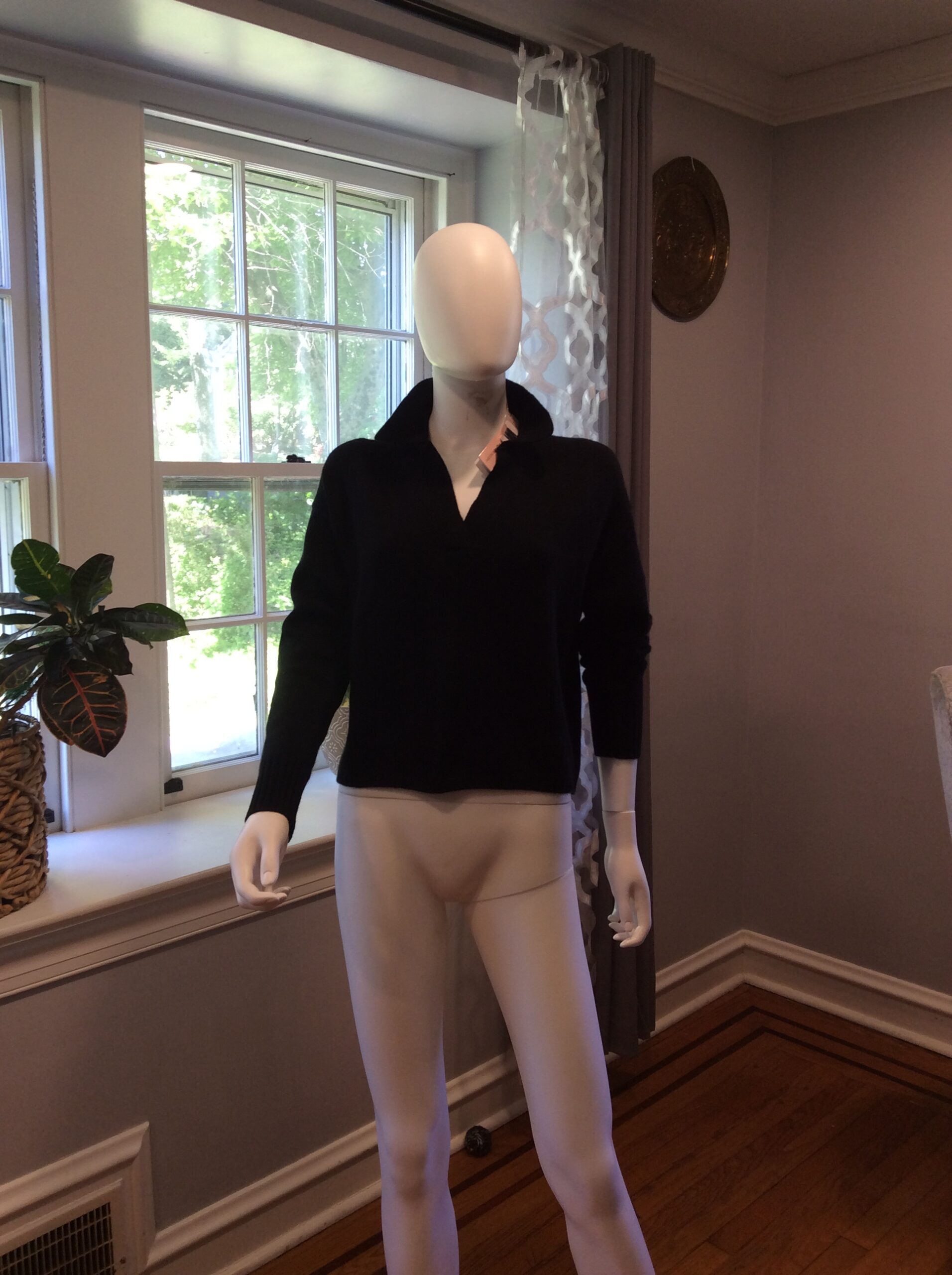 100% Aqua Cashmere Black Polo Sweater Size Medium - Image 2