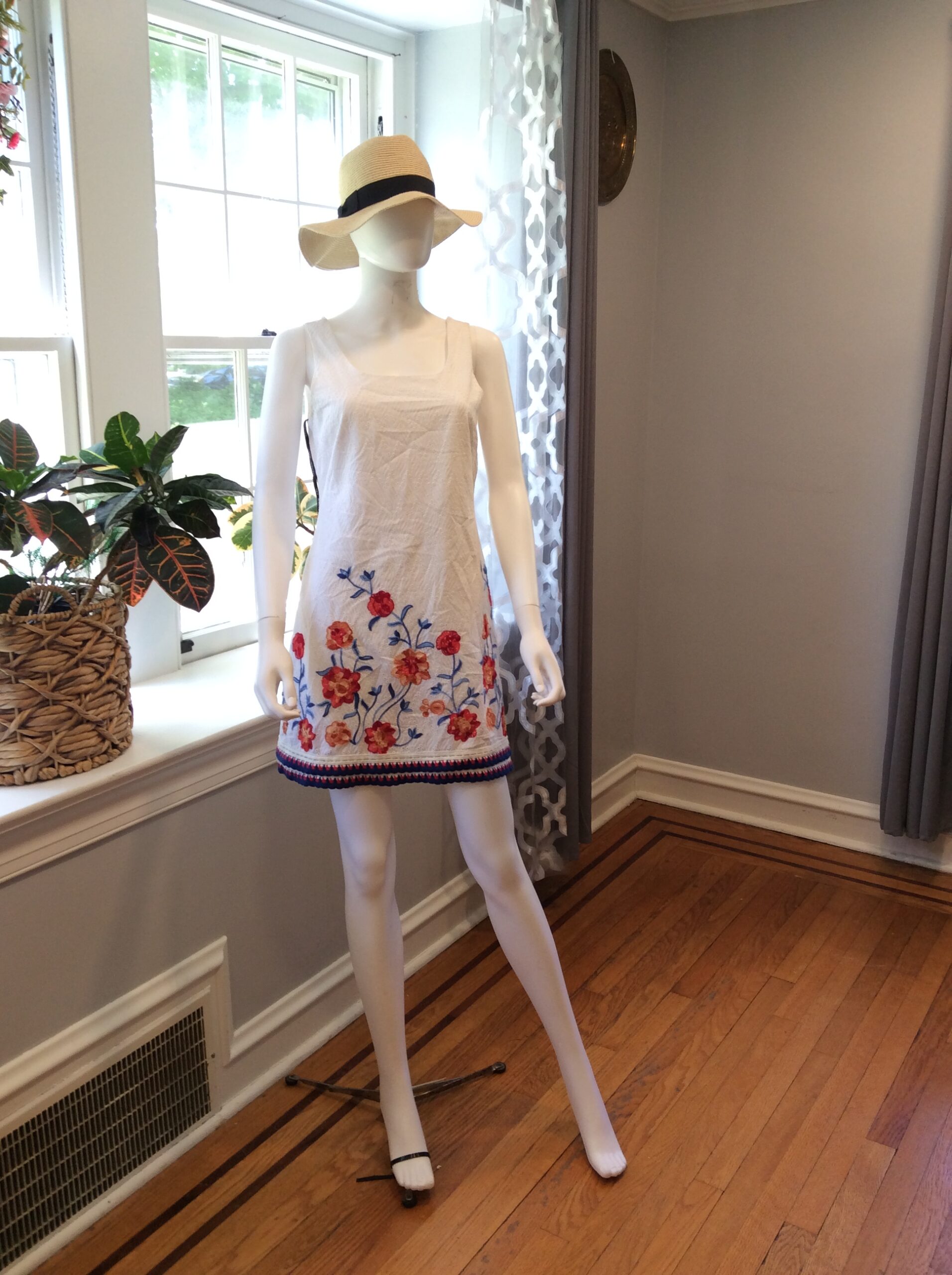 Tahari White Embroidered Summer Dress Size 6