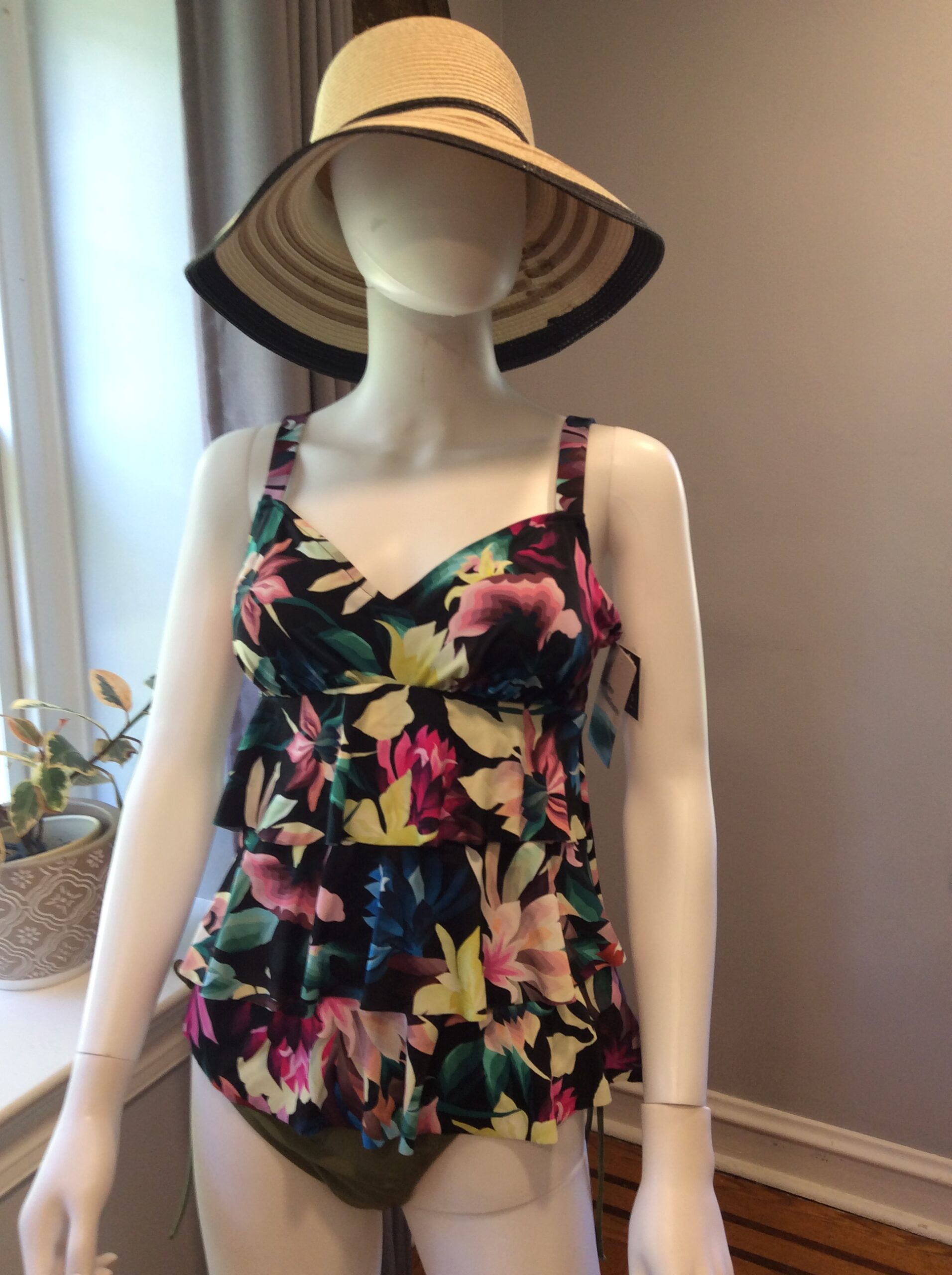 Black Tropical Floral Tankini Top Adjustable Strap Swimwear Size 8