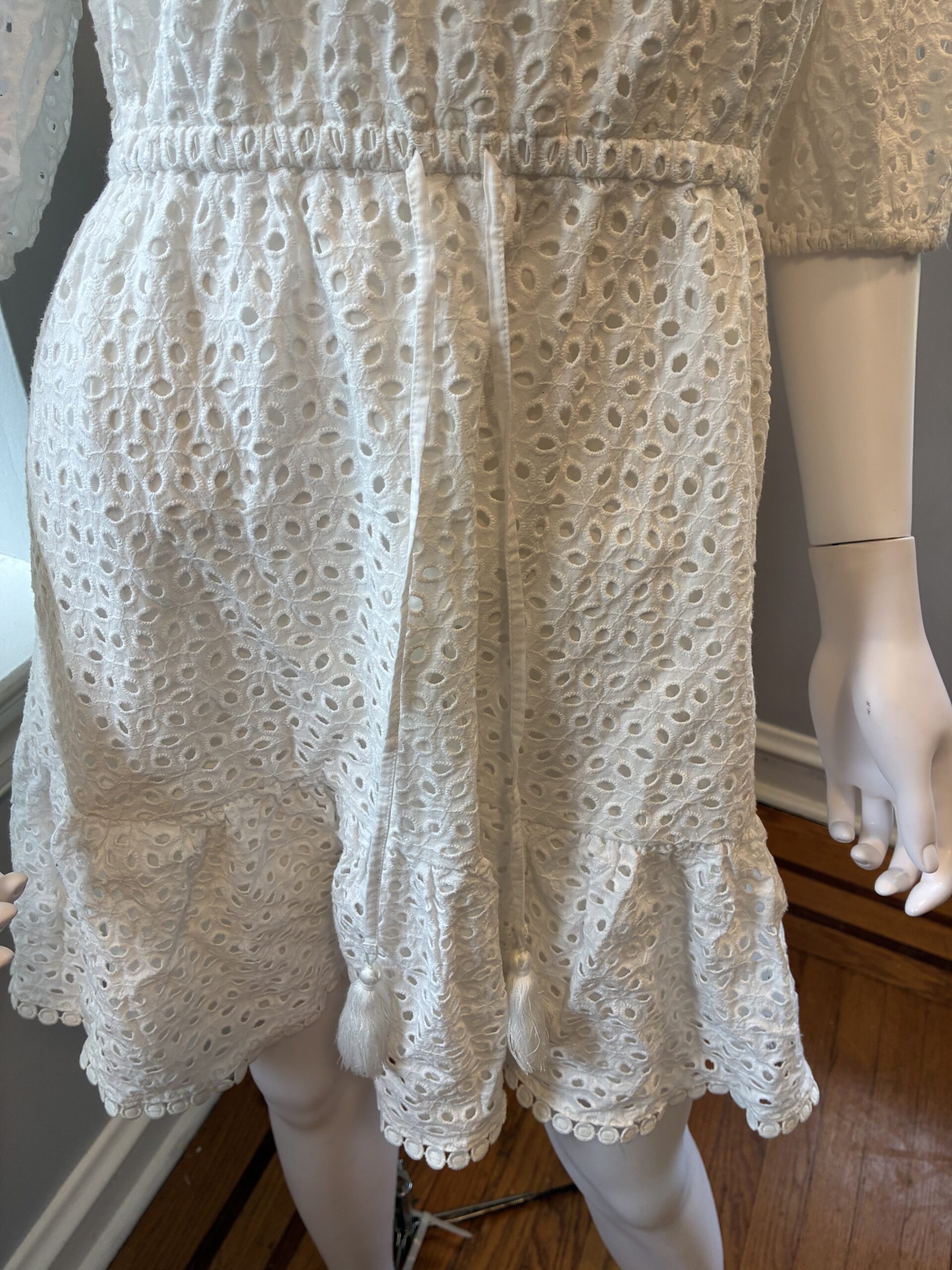 Vince Camuto White Cotton Eyelet Mini Dress V-Neck Tassel Ties Size 8 - Image 6